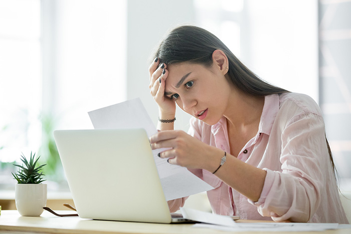 Girl trying to apply for jobseeker payments